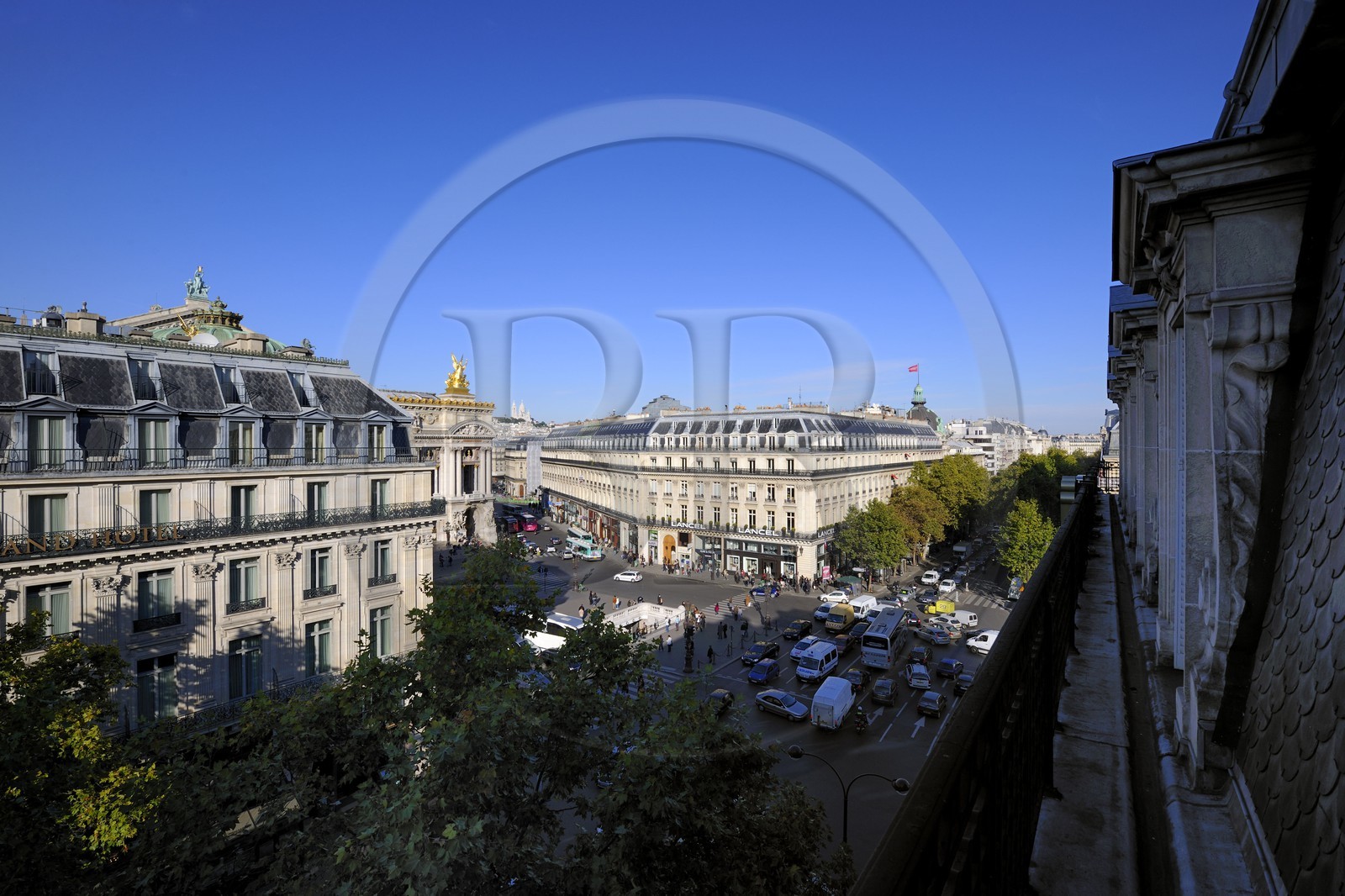 France, Paris (75), place de l'Opéra et façades haussmanniennes