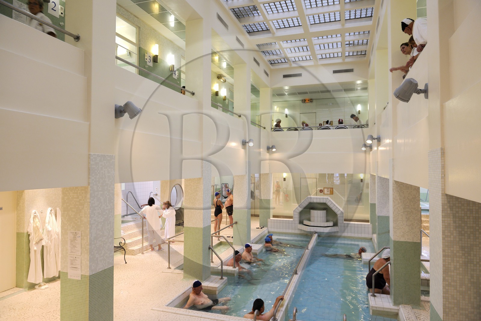 France, Vosges (88), Station thermale de Bains-les-Bains, la piscine des thermes