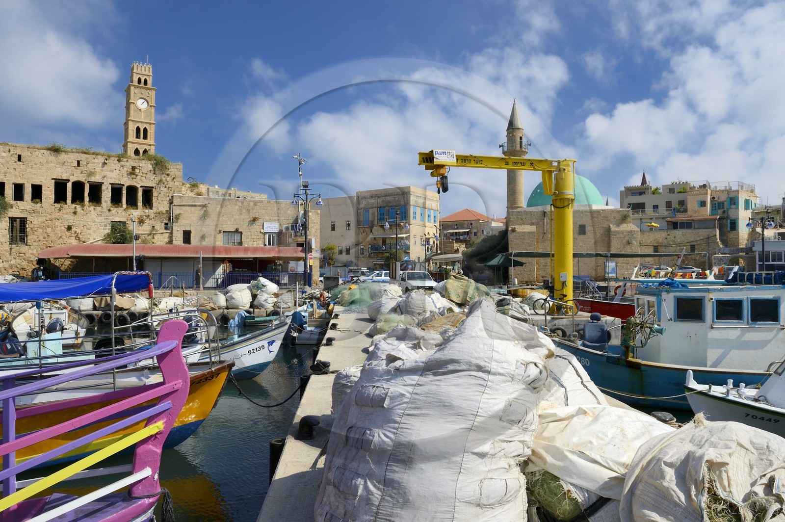 Israel, district Nord, Galilée, Acre (Akko), vieille ville, classée Patrimoine Mondial de l'UNESCO, la ville ottomane, le port et la tour du caravansérail Khan el Oumdan