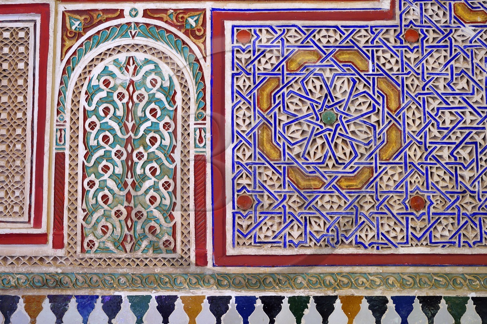 Maroc, Haut-Atlas, Marrakech, ville impériale, Médina classée Patrimoine Mondial de l'UNESCO, Palais de la Bahia, stuc sculpté et zellige