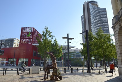 France, Haut-Rhin (68), Mulhouse, Tour de l'Europe de l'architecte François Spoerry et centre commercial Porte Jeune des architectes B. Reichen, P. Robert TOA
