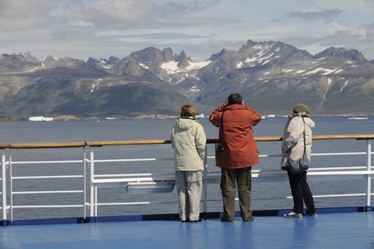 Groenland, région méridionale, le bateau de croisière le Princess Danané croise des icebergs au large de Nanortalik