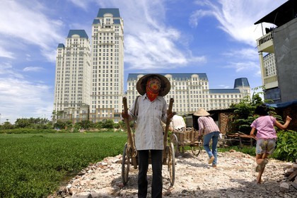 Vietnam, Hanoï, Cau Giay district, new luxury buildings The Manor in former rice fields