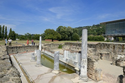 France, Rhône (69), Saint-Romain-en-Gal, le site archéologique du musée gallo-romain de Saint-Romain-en-Gal, latrines des thermes des Lutteurs