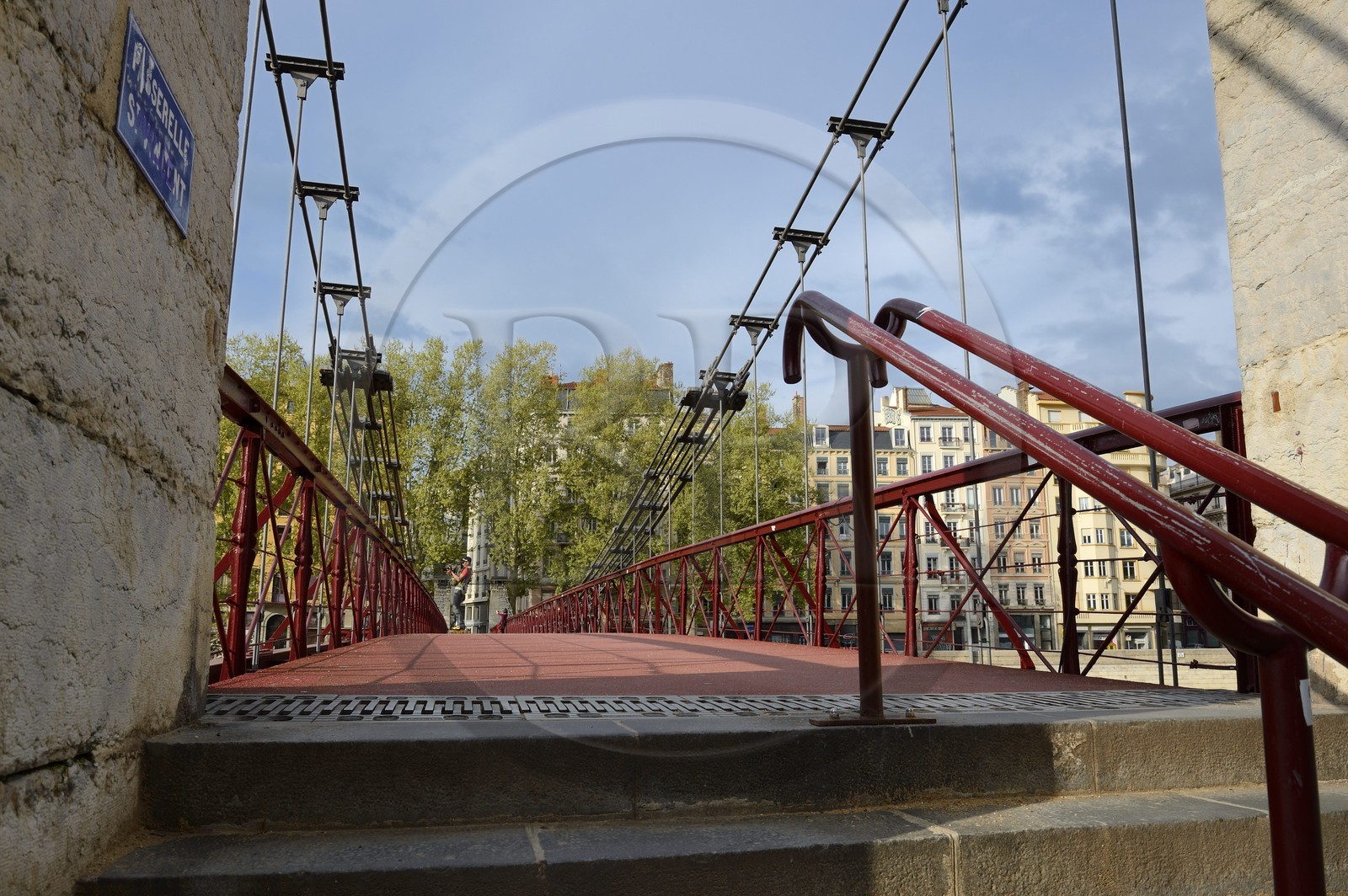 France, Rhône (69), Lyon, site historique classé Patrimoine Mondial de l'UNESCO, quai Bondy et la passerelle Saint Vincent sur la Saône