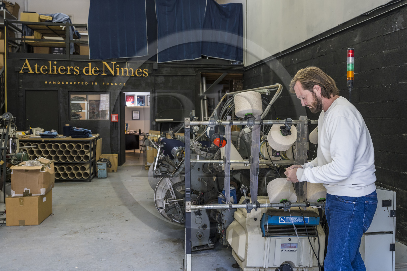 France, Gard (30), Nimes, Guillaume Sagot, fondateur de l’Atelier de Nîmes qui a relancé la fabrication de toiles de jean traditionnelles