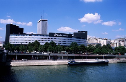 France, Paris (75), les rives de la Seine, classées Patrimoine Mondial de l'UNESCO, Maison de la Radio avenue du Président Kennedy