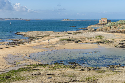 France, Ille et Vilaine, Cote d'Emeraude (Emerald Coast), Saint Malo, Fort designed by Vauban on the rocky island Petit-Bé behind Grand-Bé, at low tide