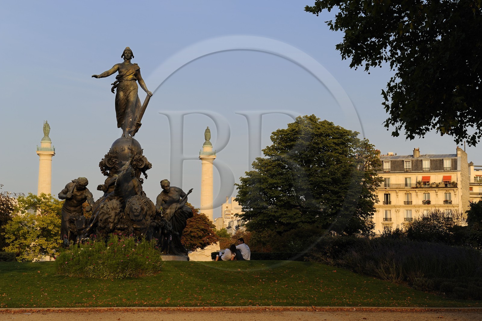 France, Paris (75), place de la Nation, Le Triomphe de la République est un groupe en bronze commandé en 1879 par la Ville de Paris au sculpteur Jules Dalou