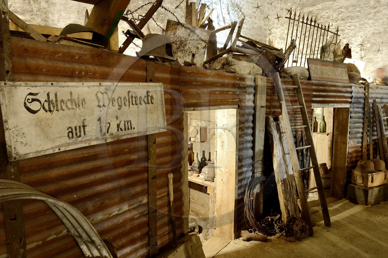 France, Meuse (55), Romagne-sous-Montfaucon, le musée informel appelé Romagne ‘14-’18 sur la vie quotidienne du soldat de la Grande Guerre créé par Jean-Paul de Vries, reconstitution d'un abri de tranchée