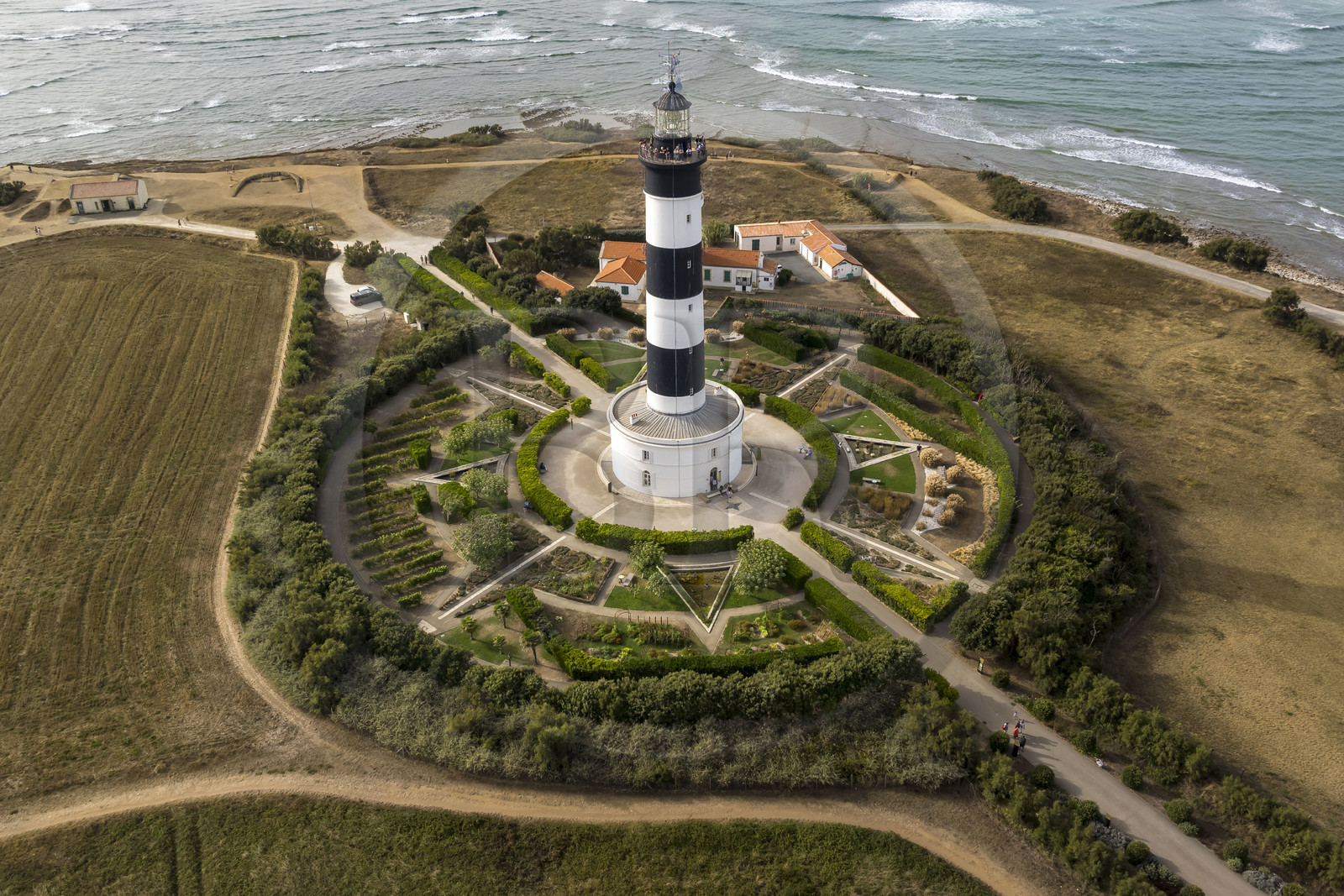 France, Charente-Maritime (17), Ile d'Oléron, Saint-Denis-d'Oléron, le phare de Chassiron (vue aérienne)