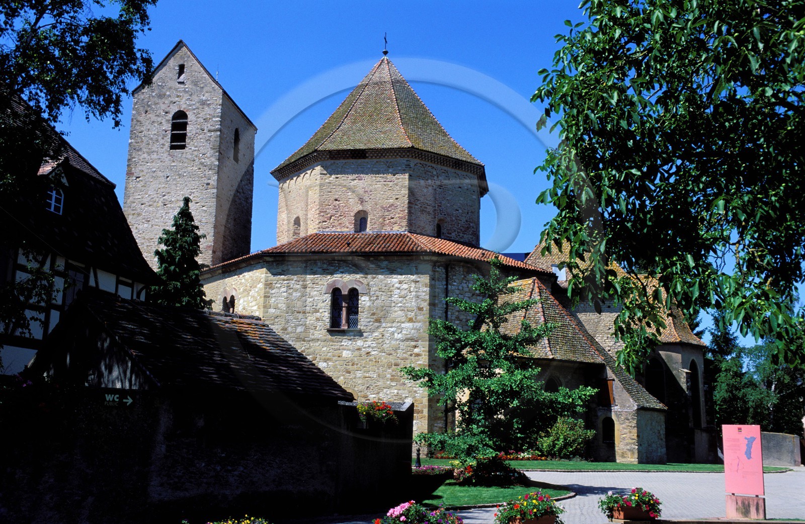 France, Haut-Rhin (68), Ottmarsheim, église carolingienne unique en Alsace (datant de 1049)