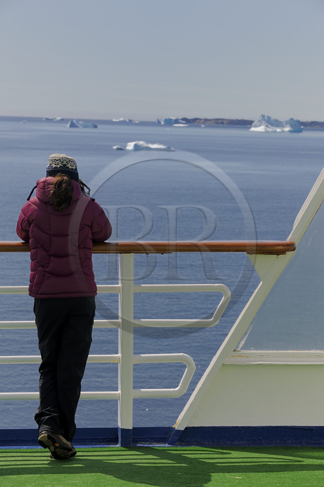 Groenland, région méridionale, le bateau de croisière le Princess Danané croise des icebergs au large de Nanortalik