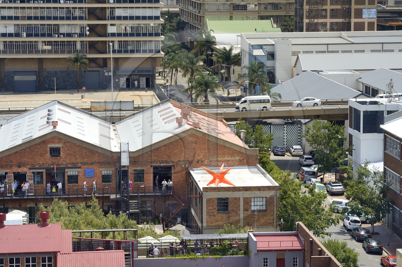 Afrique du Sud, province de Gauteng, Johannesburg, quartier de Maboneng, Arts on Main, lieu culturel dans un ancien entrepôt rénové qui a été construit à l'origine en 1911, mélangeant galeries d'art, librairies, restaurants et boutiques à la mode
