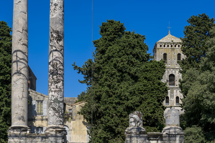 France, Bouches-du-Rhône (13), Arles, le théâtre antique du Ier siècle av. J.-C. et la cathédrale Saint-Trophime, classés Patrimoine Mondial de l'UNESCO