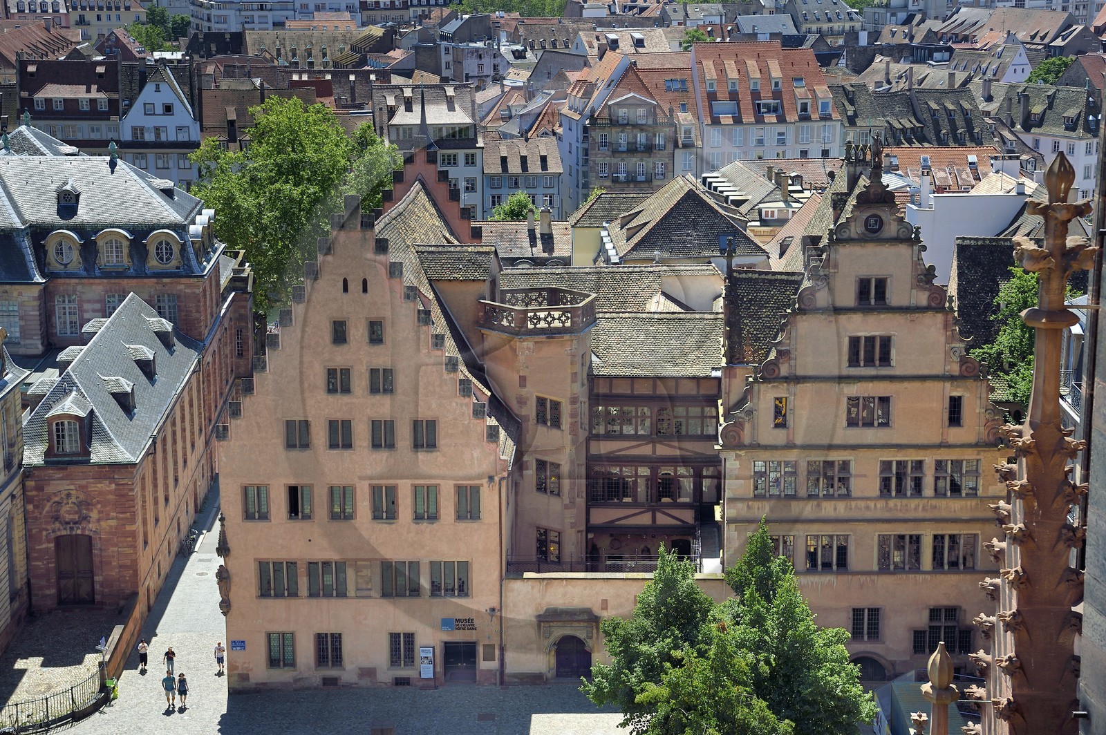 France, Bas-Rhin (67), Strasbourg, vieille ville classée au Patrimoine Mondial de l'UNESCO, la Fondation de l'Oeuvre Notre-Dame avec deux pignons à gradins