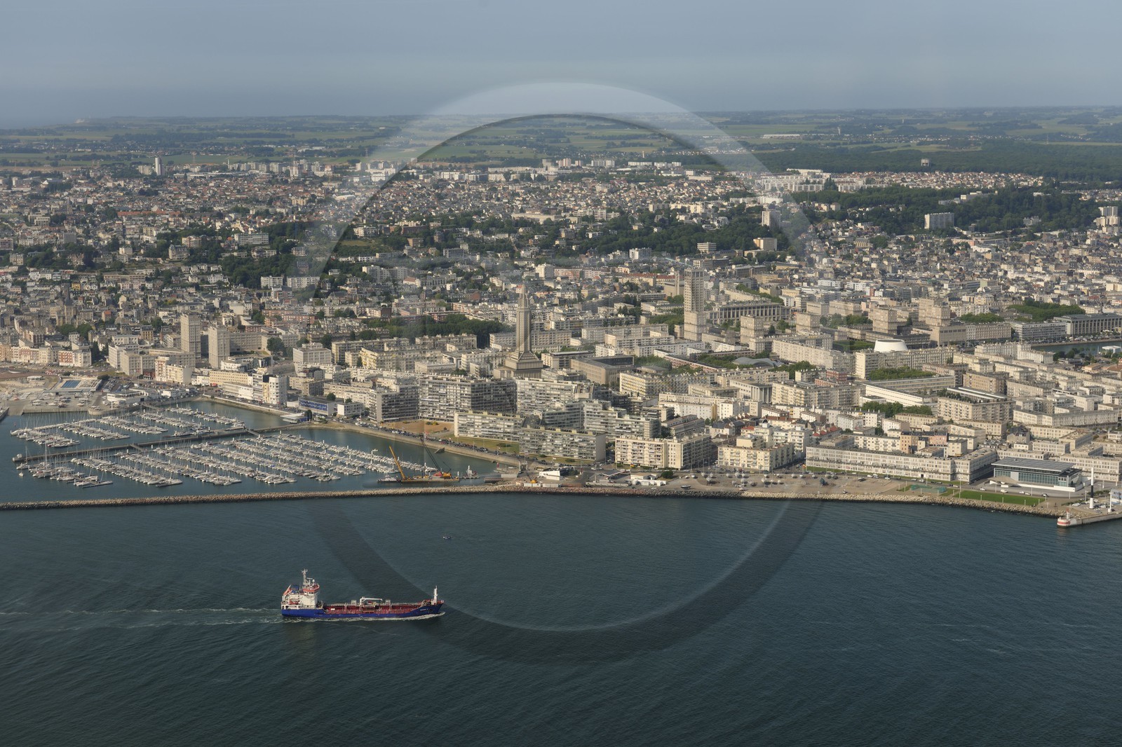 France, Seine-Maritime (76), Le Havre, classé Patrimoine Mondial de l'UNESCO, le coeur de la ville autour de la Tour Lanterne de l'église Saint-Joseph (vue aérienne)