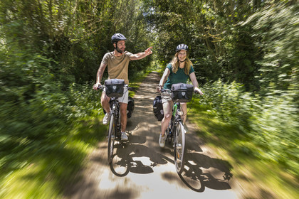 France, Deux-Sèvres (79), le Marais Poitevin, la Venise Verte, Sansais, bicycle journey on the Vélo Francette cycle path, bike with a trailer carrying camping equipment