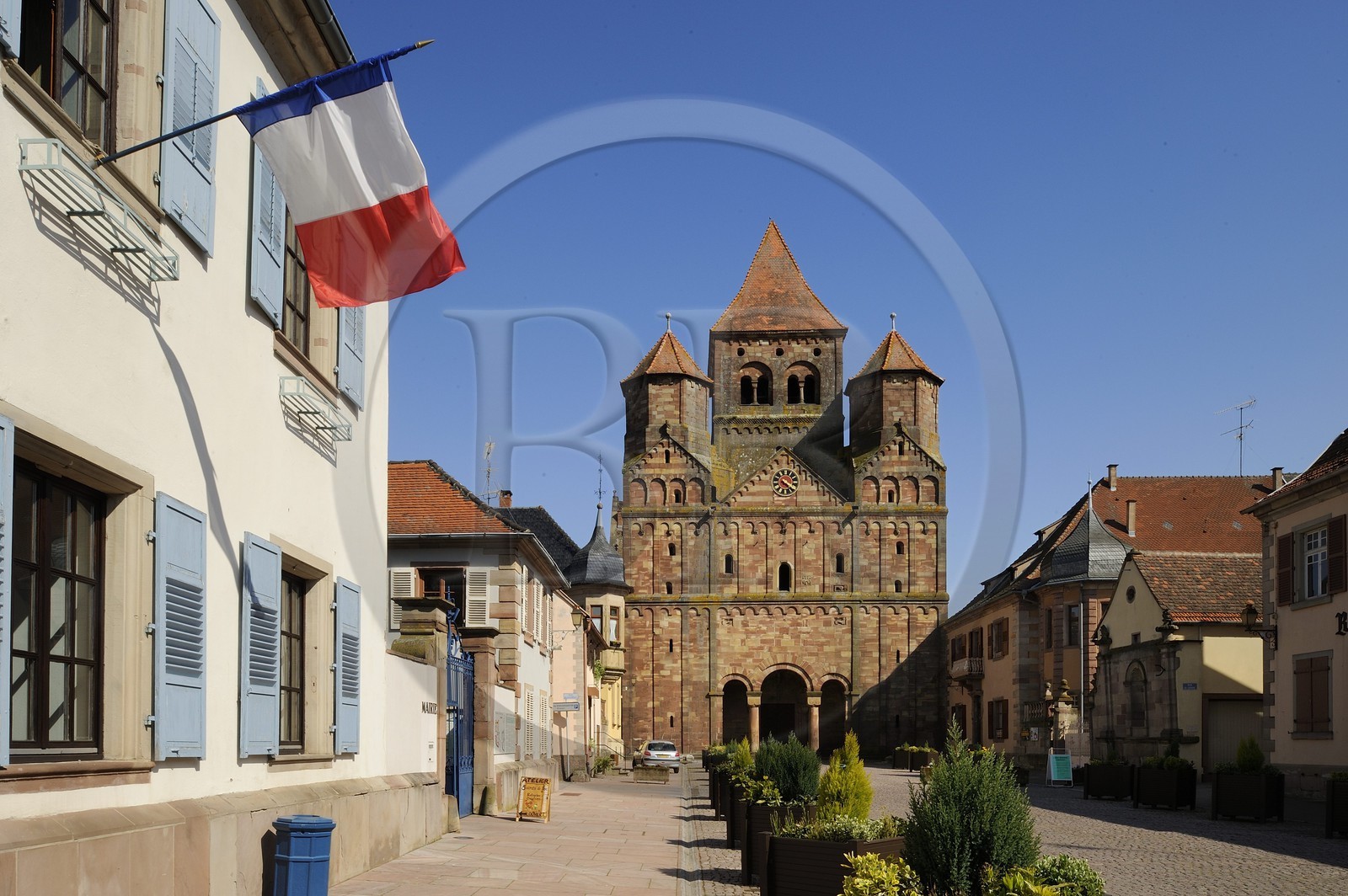 France, Bas Rhin (67), Marmoutier, l'église abbatiale romane du VIème siècle, façade occidentale en grès rouge des Vosges