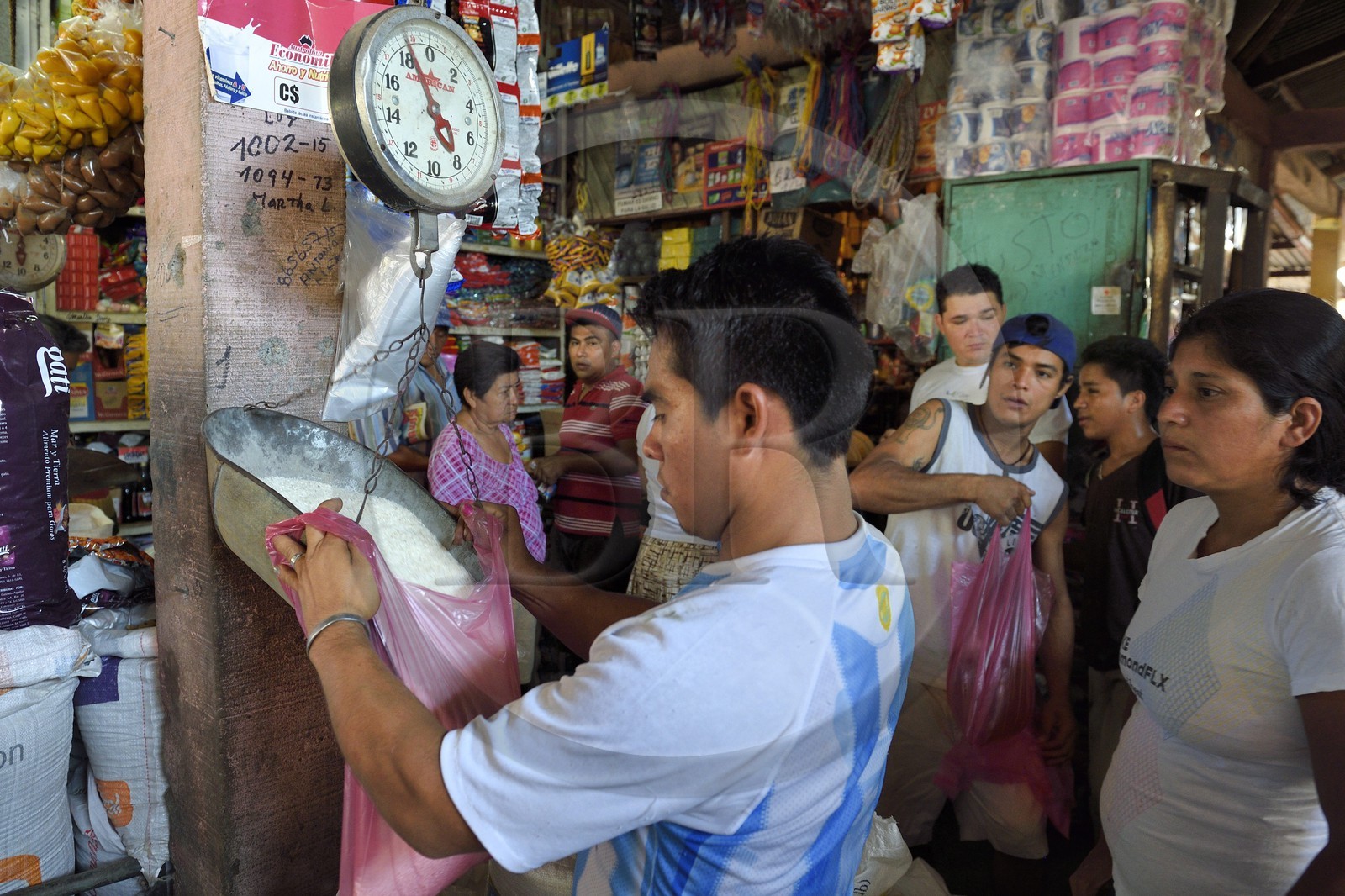 Nicaragua, Leon, marché du quartier de Sutiaba, épicier