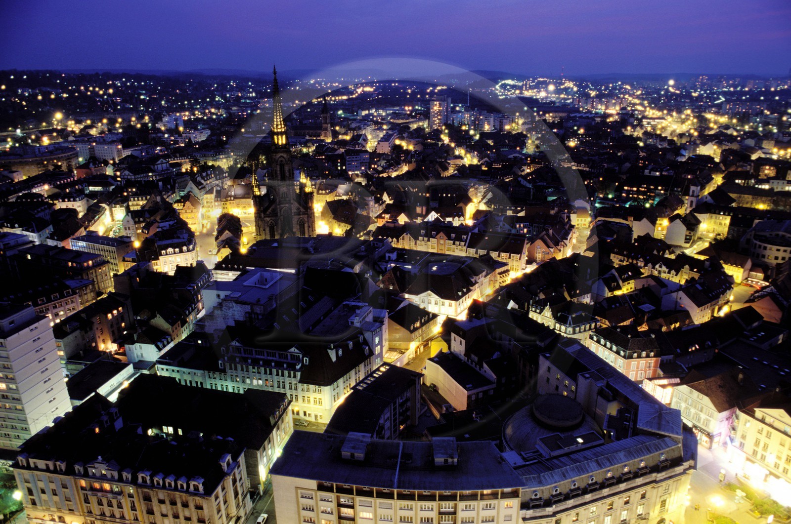 France, Haut-Rhin (68), la ville de Mulhouse à le tombée de la nuit