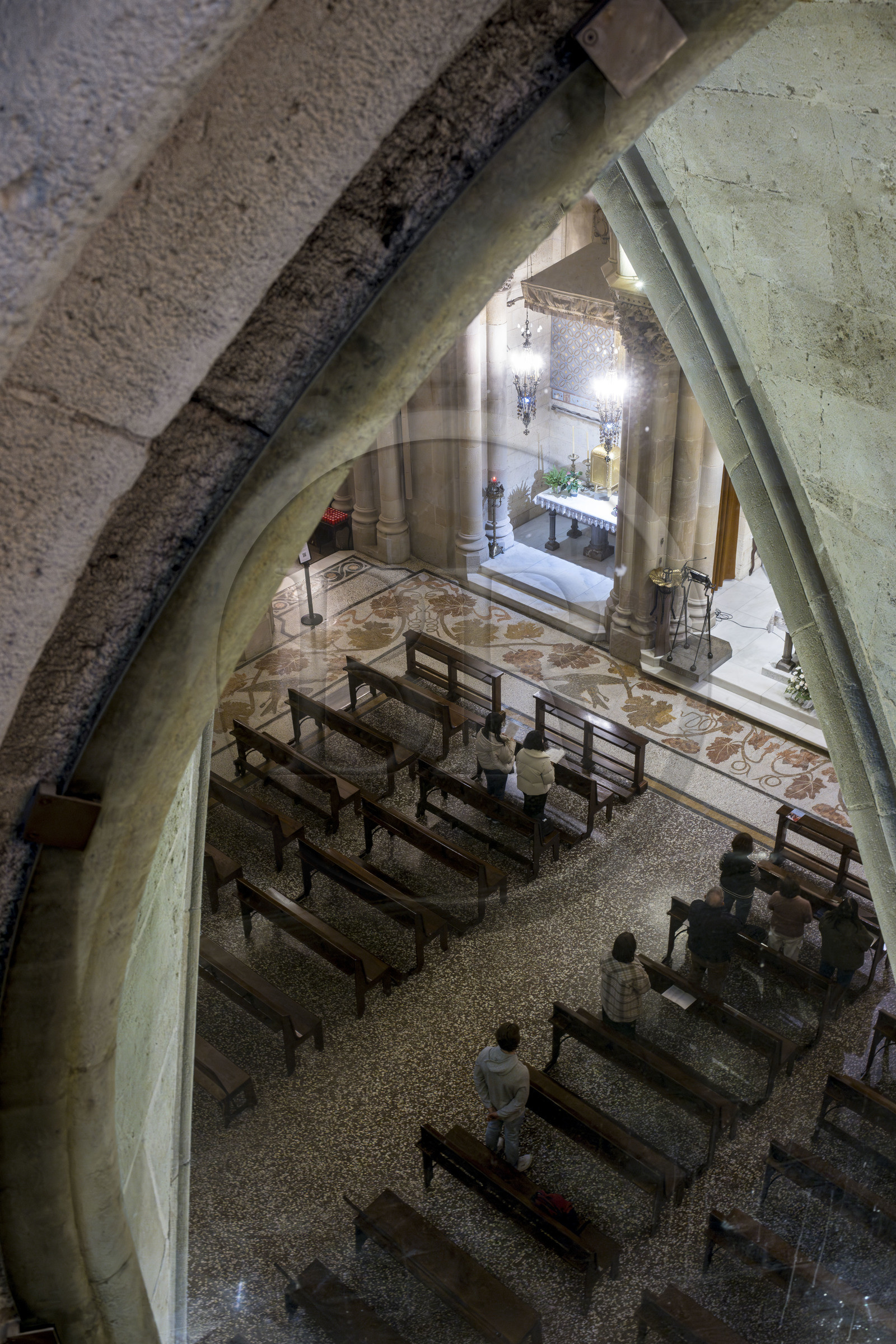 Espagne, Catalogne, Barcelone, quartier de l'Eixample, basilique de la Sagrada Familia de l'architecte du modernisme catalan Antoni Gaudi classée Patrimoine Mondial de l'UNESCO, la crypte de style néo-gothique sert d’église paroissiale