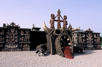 France, Mayenne (53), Cossé-le-Vivien, la Frénouse, úuvre de Robert Tatin (autorisation avant publication)