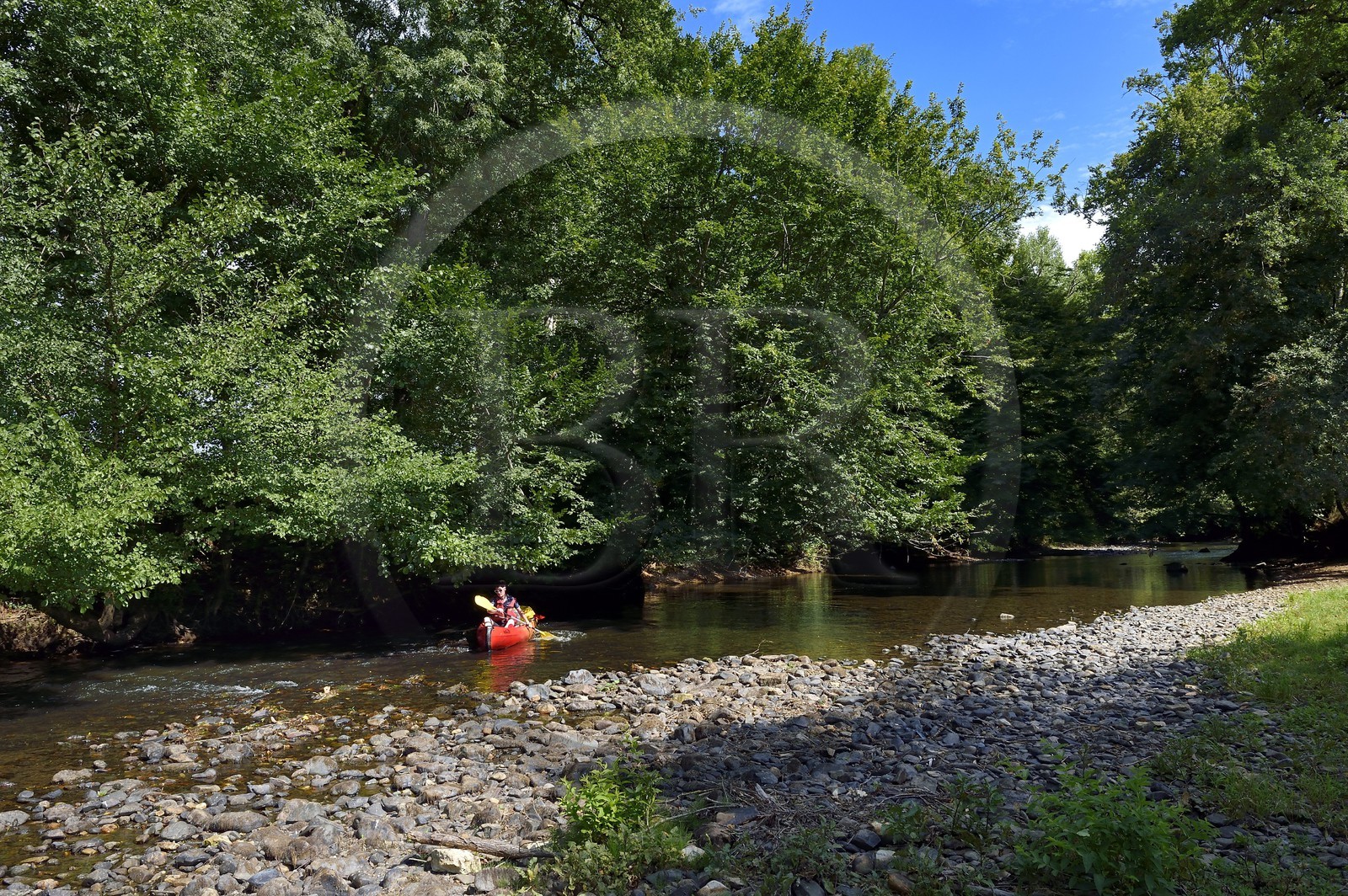 France, Dordogne (24), Périgord Noir, descente de la rivière Auvézère en canoé-kayak entre Cherveix-Cubas et Tourtoirac (avec Vert’Auvézère)