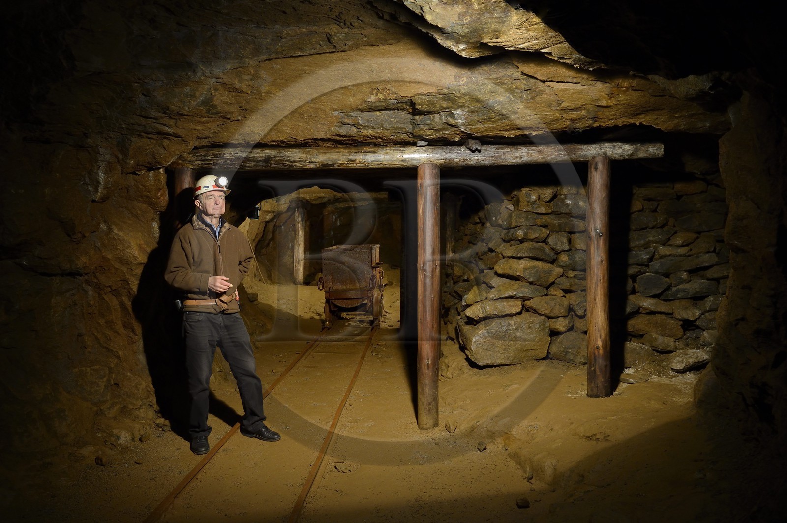 France, Moselle (57), Vallée de la Fensch, Neufchef, Antoine Bach a passé 36 années sous terre en temps que porion (maître mineur) dans les galeries de l'ancienne mine de fer de Hayange, gallerie telle que vers 1900