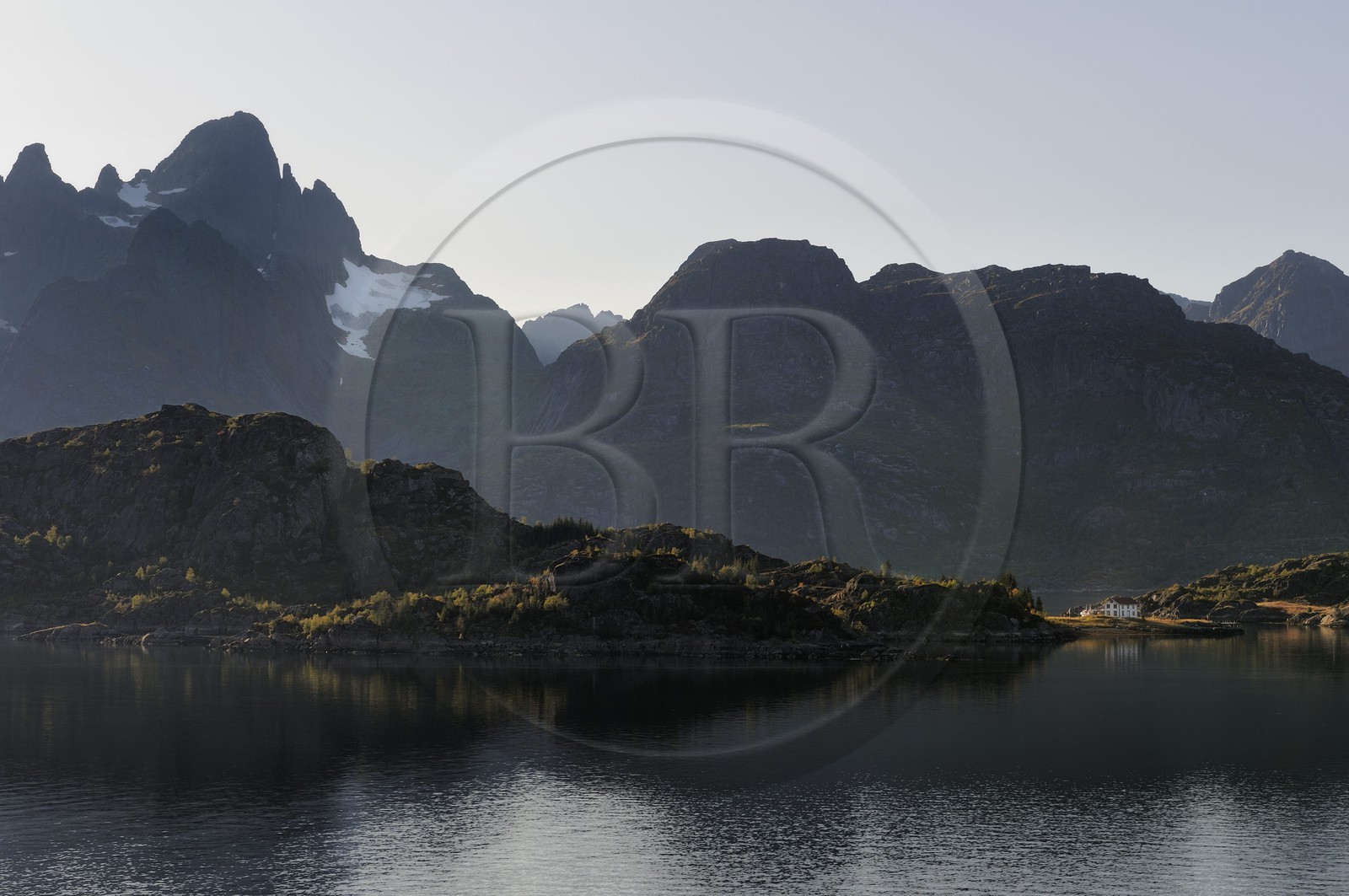 Norvège, Nordland, Iles Lofoten, le Raftsundet, détroit qui sépare Austvagoy de l'île d'Hinnoya