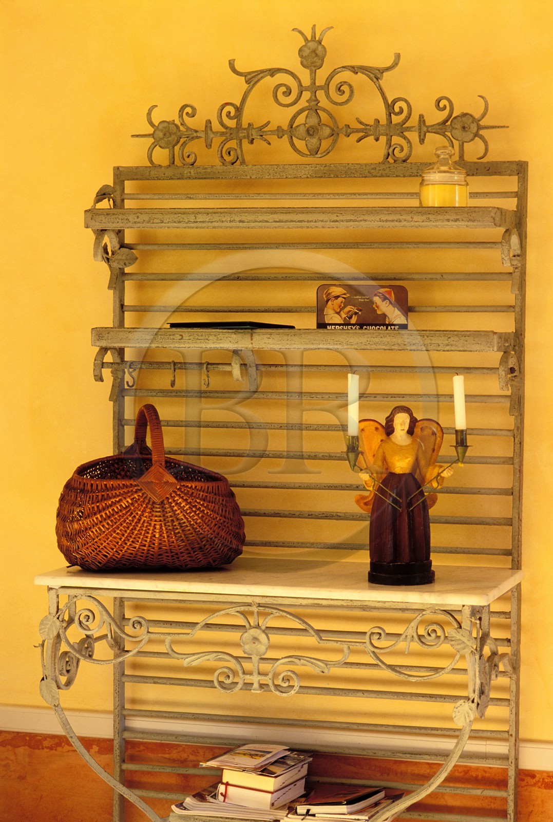 France, Var (83), Provence Verte, village de Bras vers Saint-Maximin-la-Sainte-Baume, la maison d'hôtes Le Peyrourier, une campagne en Provence