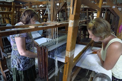 France, Var (83), Presqu'Ile de Saint-Tropez, Cogolin, la Manufacture Cogolin fabrique des tapis depuis 1924, la plupart sont tissés par lés sur des métiers Jacquard à bras du XIXème siècle