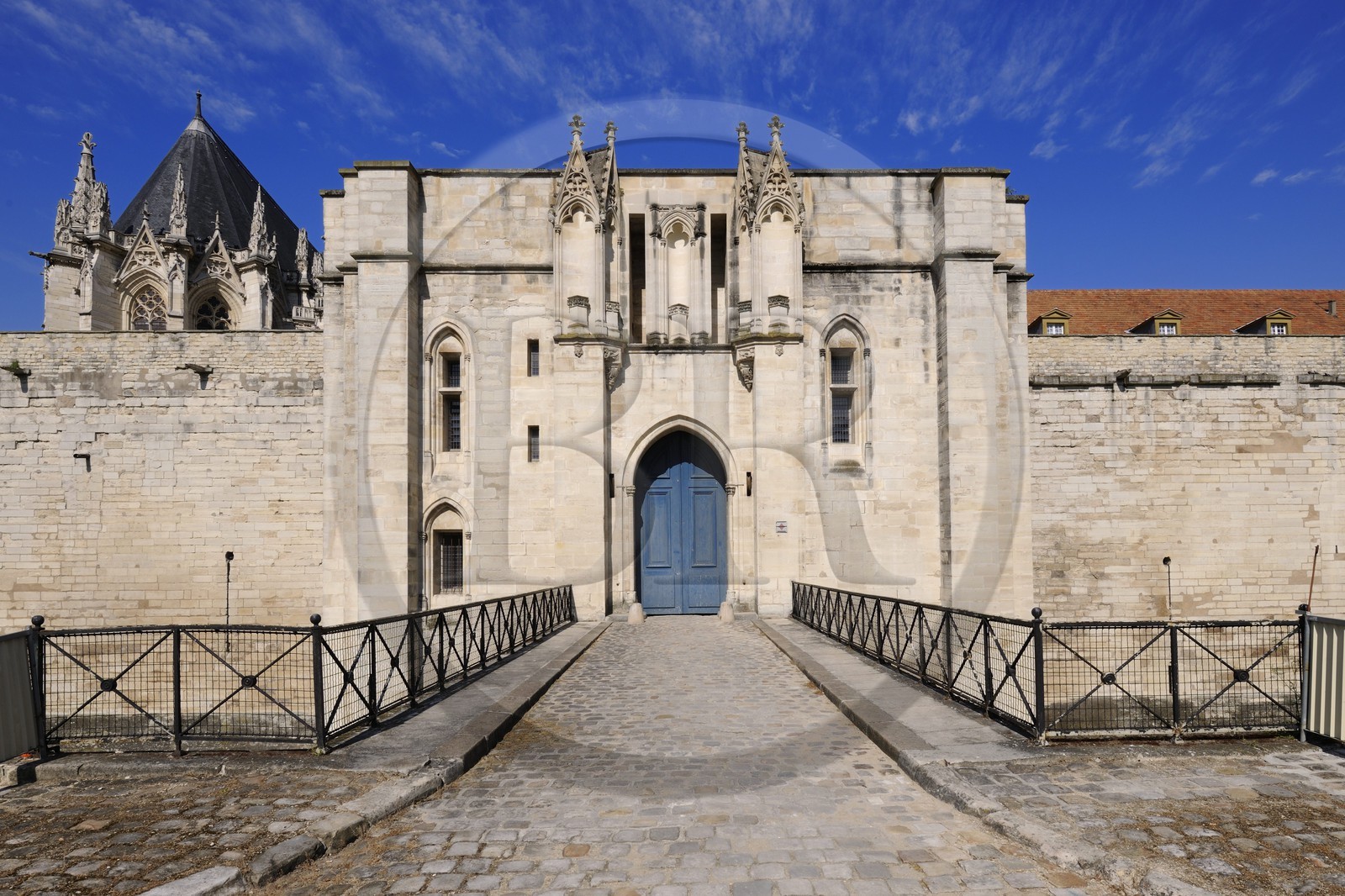 France, Val-de-Marne (94), Vincennes, le château de Vincennes, la Tour des Salves (porte) et la Sainte Chapelle