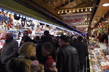 France, Bas-Rhin (67), Strasbourg, vieille ville classée Patrimoine Mondial de l'UNESCO, marché de Noël (Christkindelsmarik) de la place Broglie