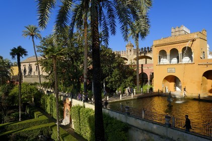Espagne, Andalousie, Séville, Alcazar de Séville (Reales Alcazares de Sevilla), classé Patrimoine Mondial de l'UNESCO, les jardins et le Palacio Gotico, fontaine de Mercure