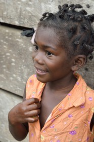 Gabon, province de Ogooué- Maritime, Omboué, région du Loango, jeune fille