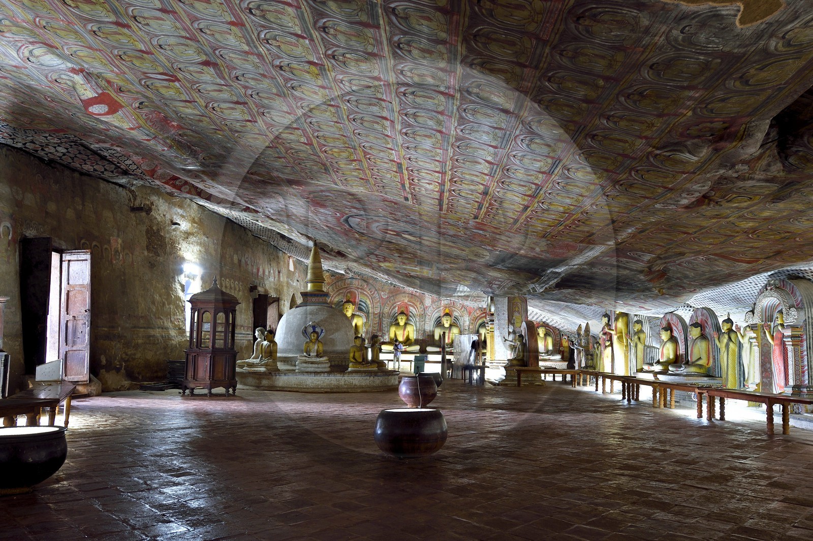 Sri Lanka, province du centre, district de Matale, Dambulla, Temple du Rocher Royal aussi appelé Ran Giri (Rocher doré) classé patrimoine mondial de l'UNESCO, la grotte n°2 Maharaja Viharaya est la plus vaste
