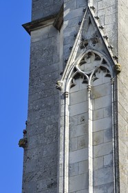 France, Pyrénées-Atlantiques (64), Pays-Basque, Bayonne, portrait de l'architecte Boeswillwald en bas à gauche, il a créé les flèches au XIXème siècle