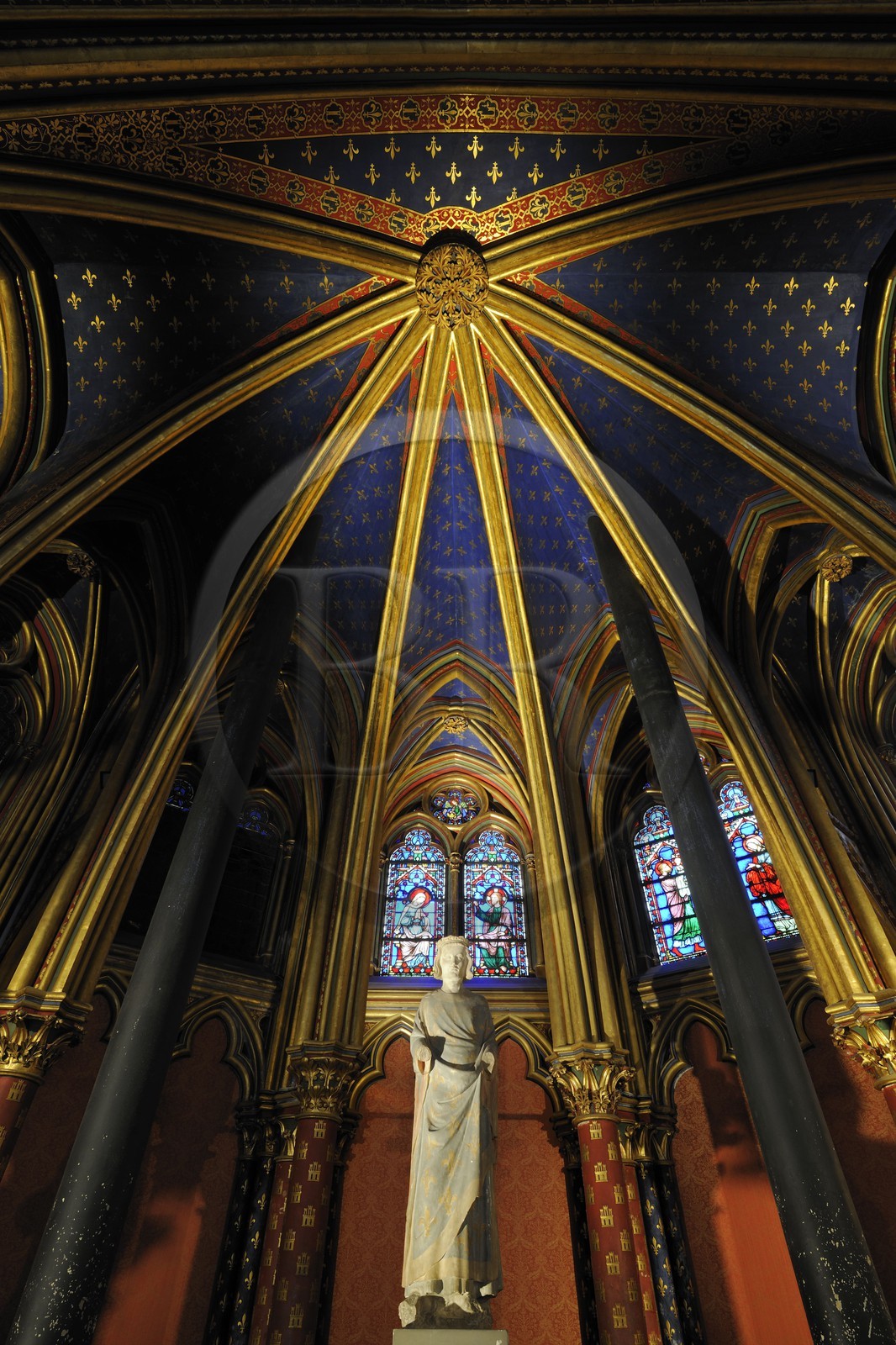 France, Paris, ile de la Cité, the Sainte Chapelle (the Holy Chapel), statue of Saint-Louis in the Lower Chapel