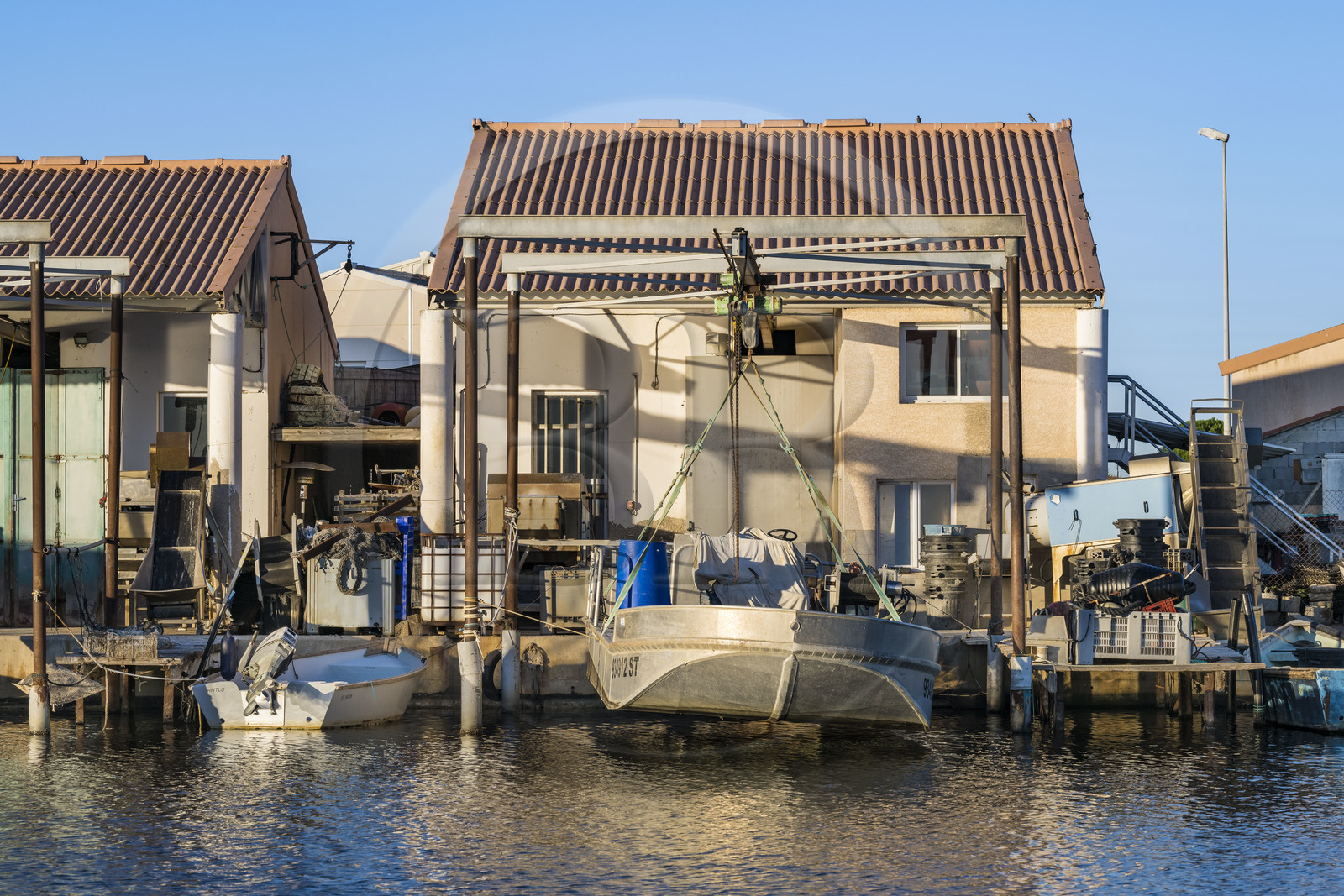 France, Hérault (34), Etang de Thau, Mèze, mas ostreicole au port du Mourre Blanc