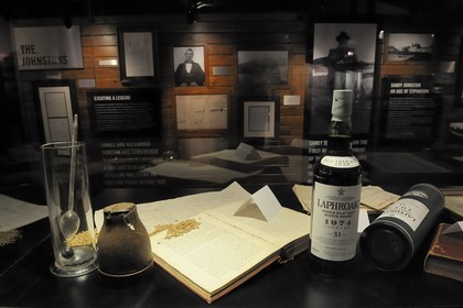 Royaume-Uni, Ecosse, Hébrides intérieures, Ile de Islay, Port Ellen, distillerie de whisky Laphroaig, le musée