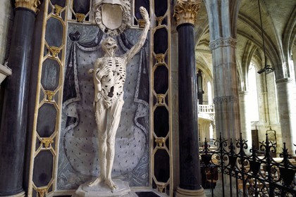France, Meuse (55), Bar-le-Duc, le Squelette (aussi appelé Transi ou Décharné ou Ecorché) (XVIème siècle) du tombeau de René de Chalon par le sculpteur Ligier Richier dans l'église Saint-Etienne