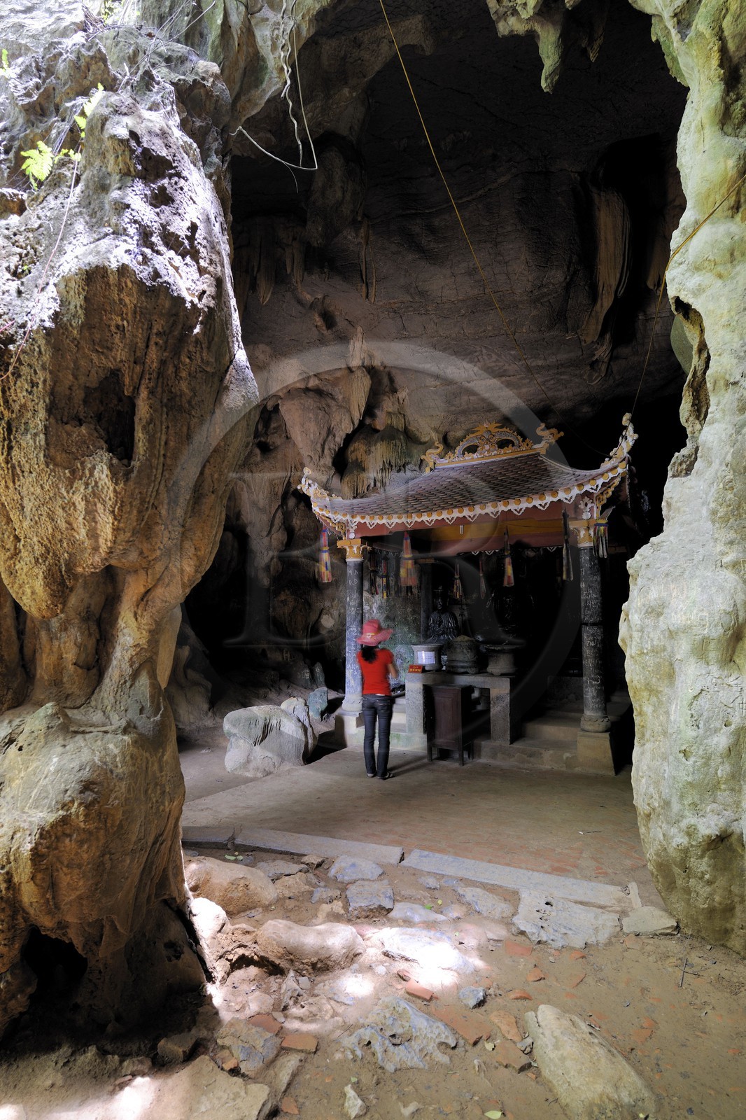 Vietnam, Ninh Binh province, Bich Dong pagoda, cave temple
