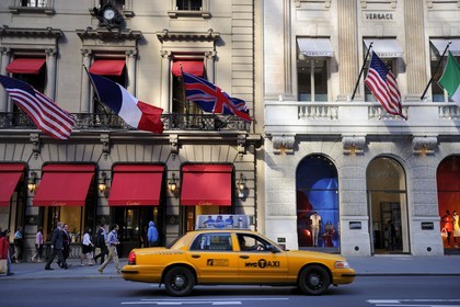Etats-Unis, New York, Manhattan, Midtown, Cartier et Versace sur la 5ème Avenue