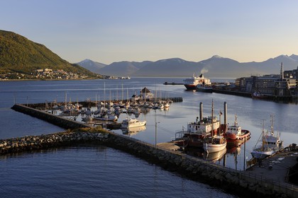 Norvège, Troms, port de Tromso dans le fjord Tromsesundet