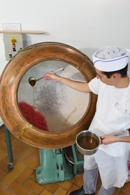 France, Alpes-Maritimes, Pont du Loup at Tourrettes-sur-Loup, Confiserie Florian, making rose candy
