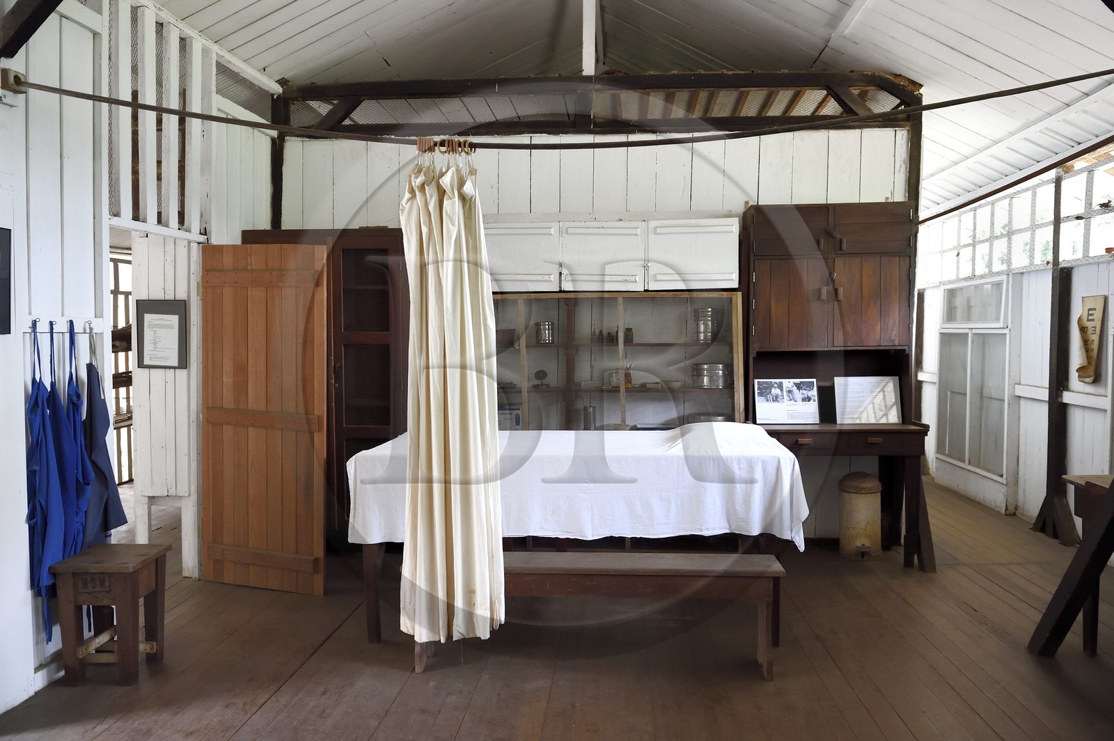 Gabon, Province du Moyen-Ogooué, Lambaréné, l'ancien Hopital Albert Schweitzer devenu musée, la Grande Pharmacie (policlinique), la salle de consultation