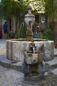 France, Var (83), La Dracénie, village de Bargemon, fontaine de la poissonnerie