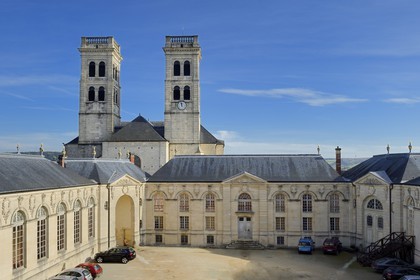 France, Meuse (55), Verdun, Ville Haute, le centre mondial de la Paix, des Libertés et des Droits de l'Homme situé dans l'ancien palais épiscopal et la cathédrale Notre-Dame du Xe siècle