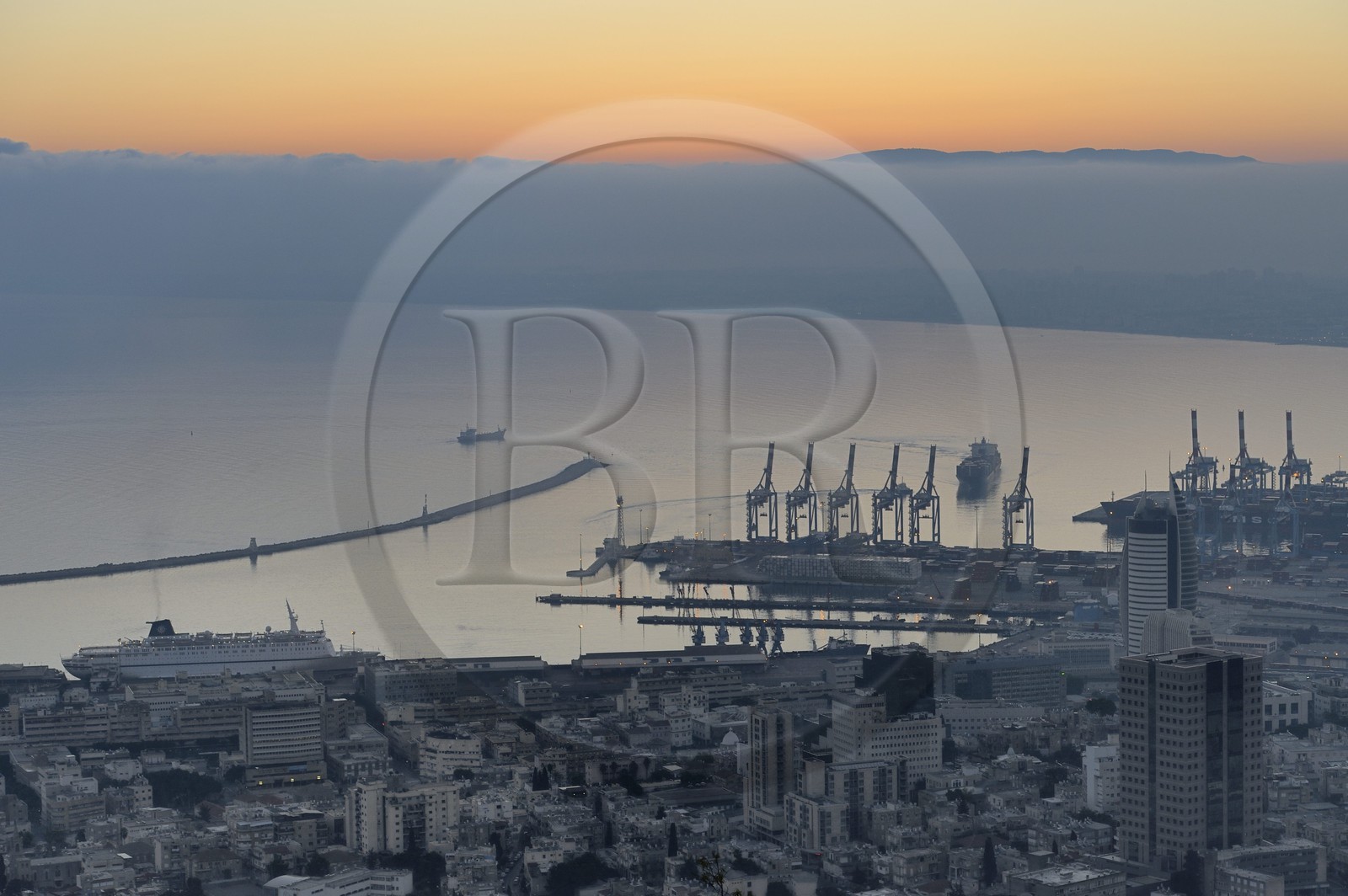 Israel, Haïfa, le centre ville et le port depuis le Mont Carmel